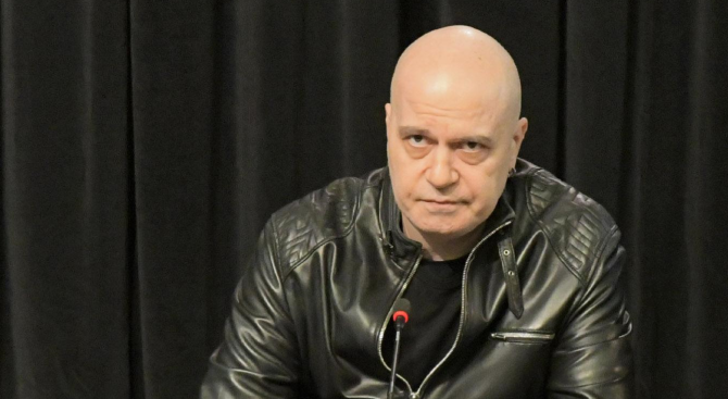 Слави Трифонов: Въпросите са много - ще чакаме отговорите