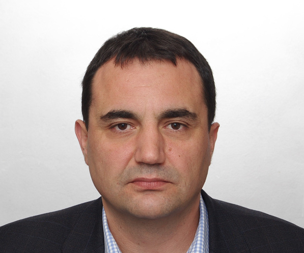 Политическото 