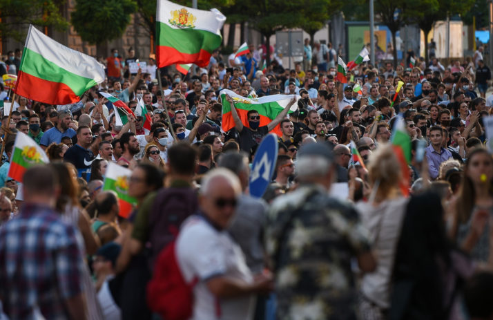 САЩ подкрепиха протеста, докато Европа мълчи