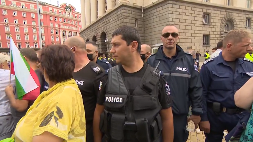 Напрежение в Триъгълника на властта