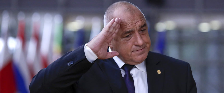 Кой европейски премиер би останал на поста си след нещо такова?