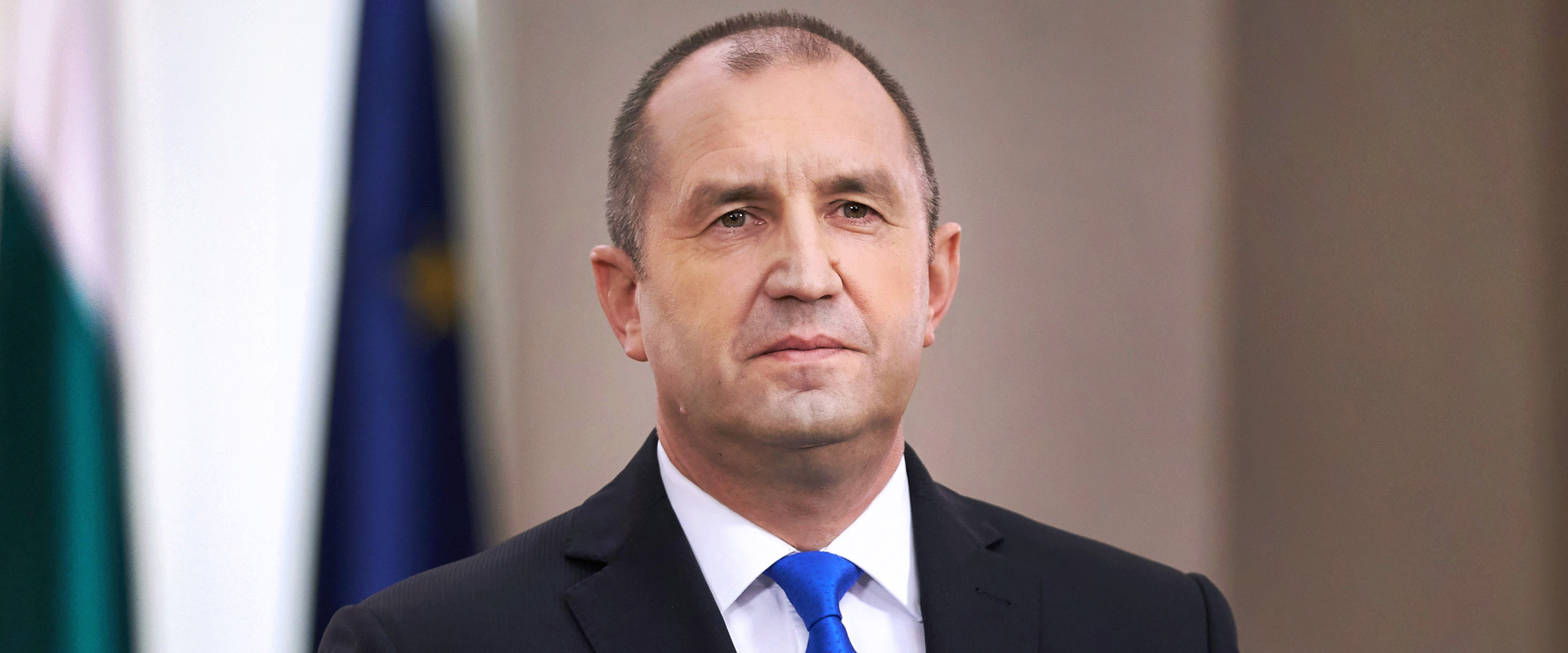 Радев иска контрол върху прокуратурата и закон срещу рекламните акции на властта