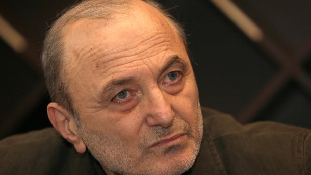 Защото Русия граничи с Бога...